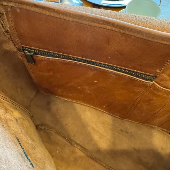 Whipping Post mens' all leather large messenger bag with buckle closure - Picture 11 of 16